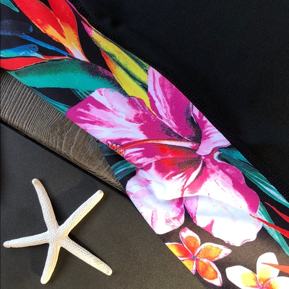 🍋🌴HURLEY RASH GUARD🌴🍋 - Picture 5 of 7